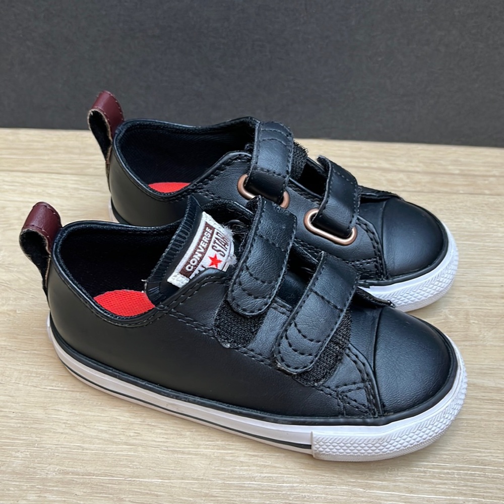 Converse Leather kids sneakers black SIZE 8 US